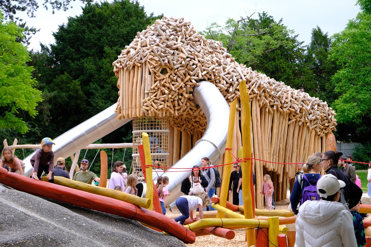 Im Margarethenpark steht wieder ein Mammut ...